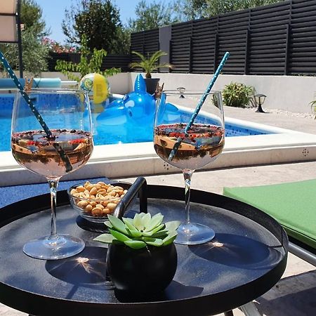 Villa Fides With Private Pool, Garden And Sea View Kaštel Novi 外观 照片