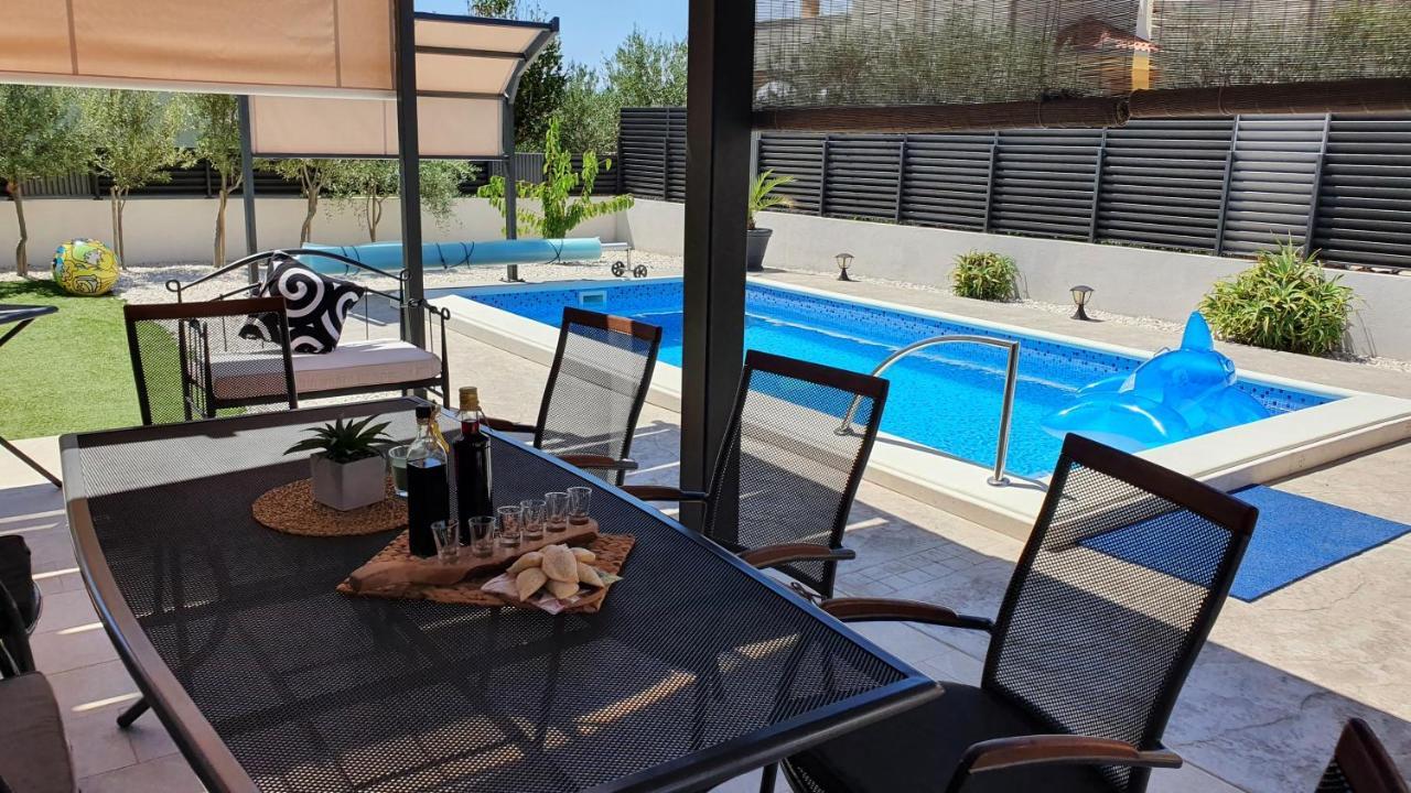 Villa Fides With Private Pool, Garden And Sea View Kaštel Novi 外观 照片