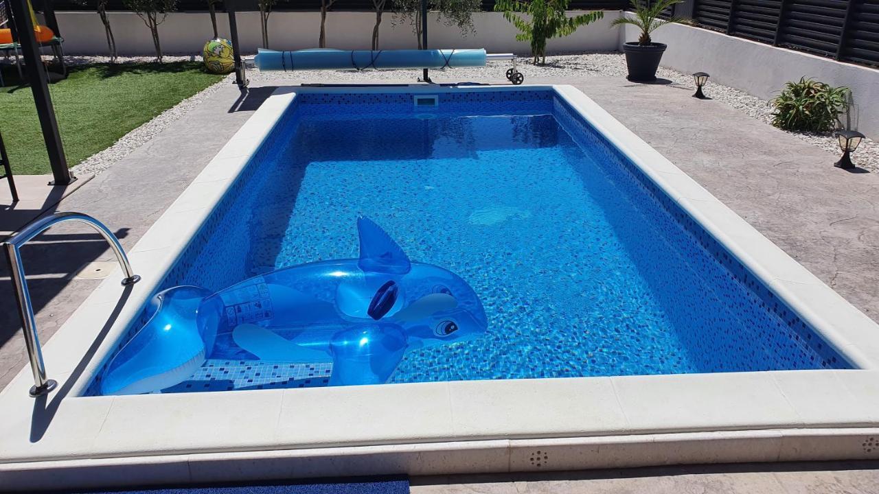 Villa Fides With Private Pool, Garden And Sea View Kaštel Novi 外观 照片