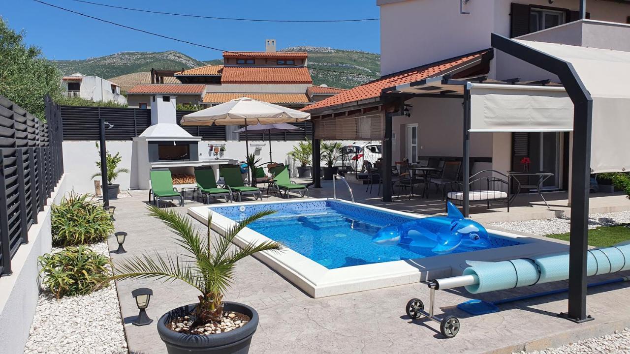 Villa Fides With Private Pool, Garden And Sea View Kaštel Novi 外观 照片
