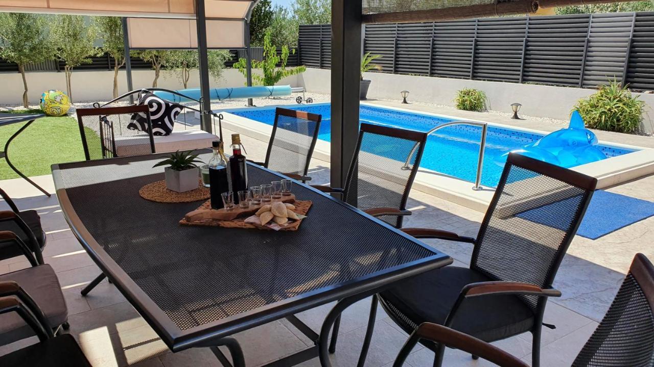 Villa Fides With Private Pool, Garden And Sea View Kaštel Novi 外观 照片