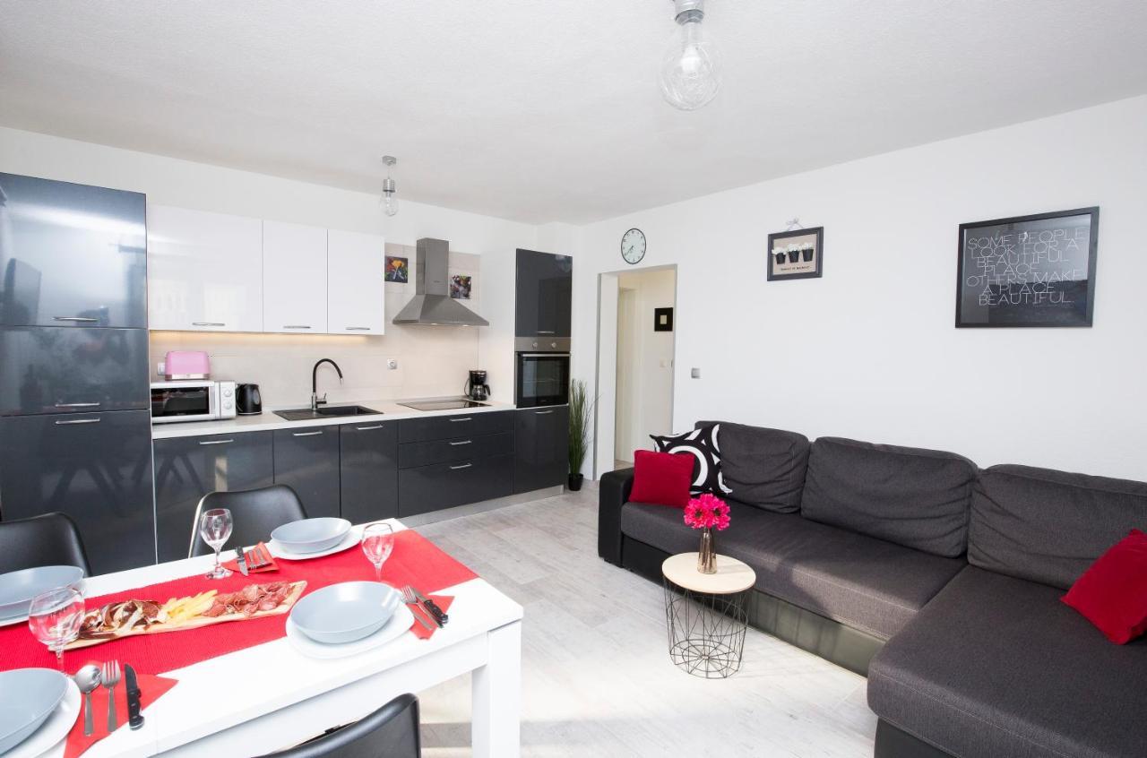 Villa Fides With Private Pool, Garden And Sea View Kaštel Novi 外观 照片