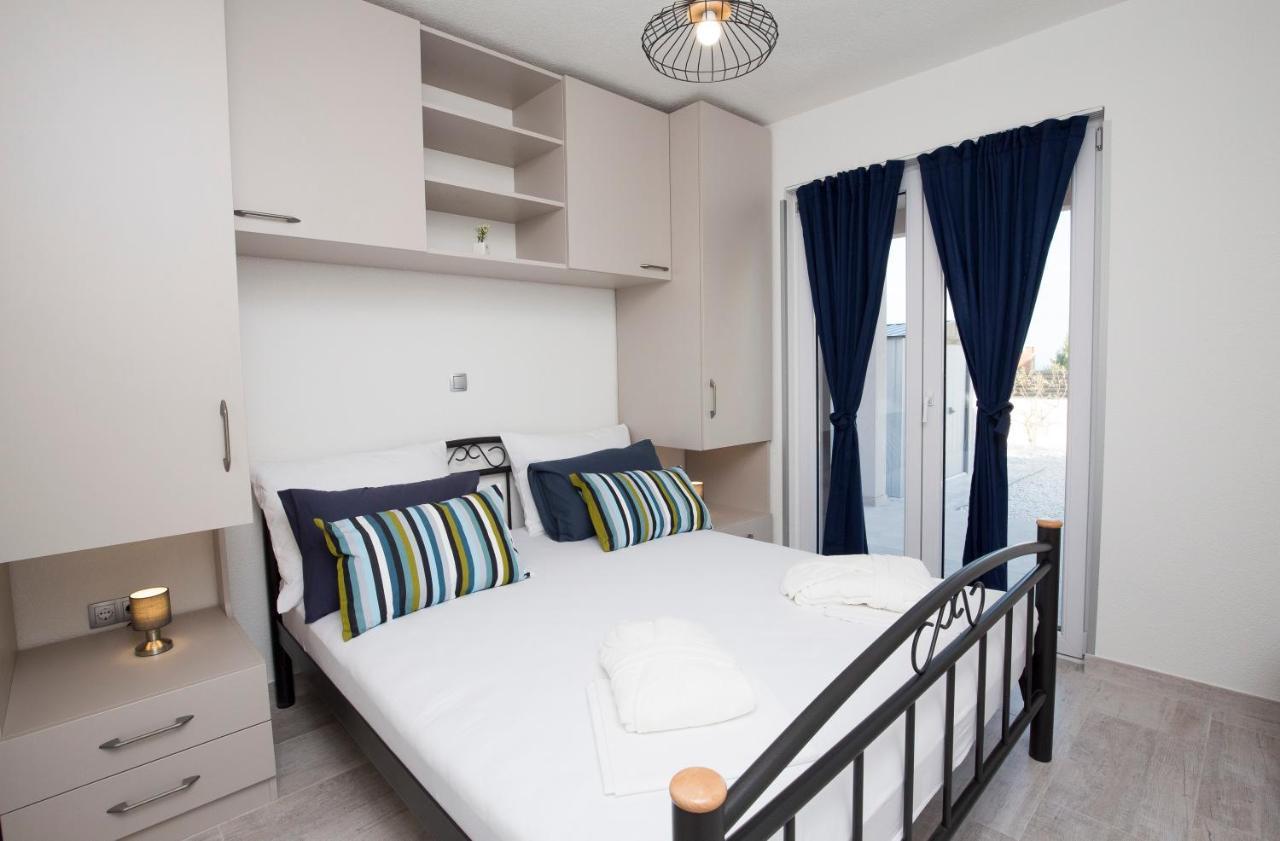 Villa Fides With Private Pool, Garden And Sea View Kaštel Novi 外观 照片