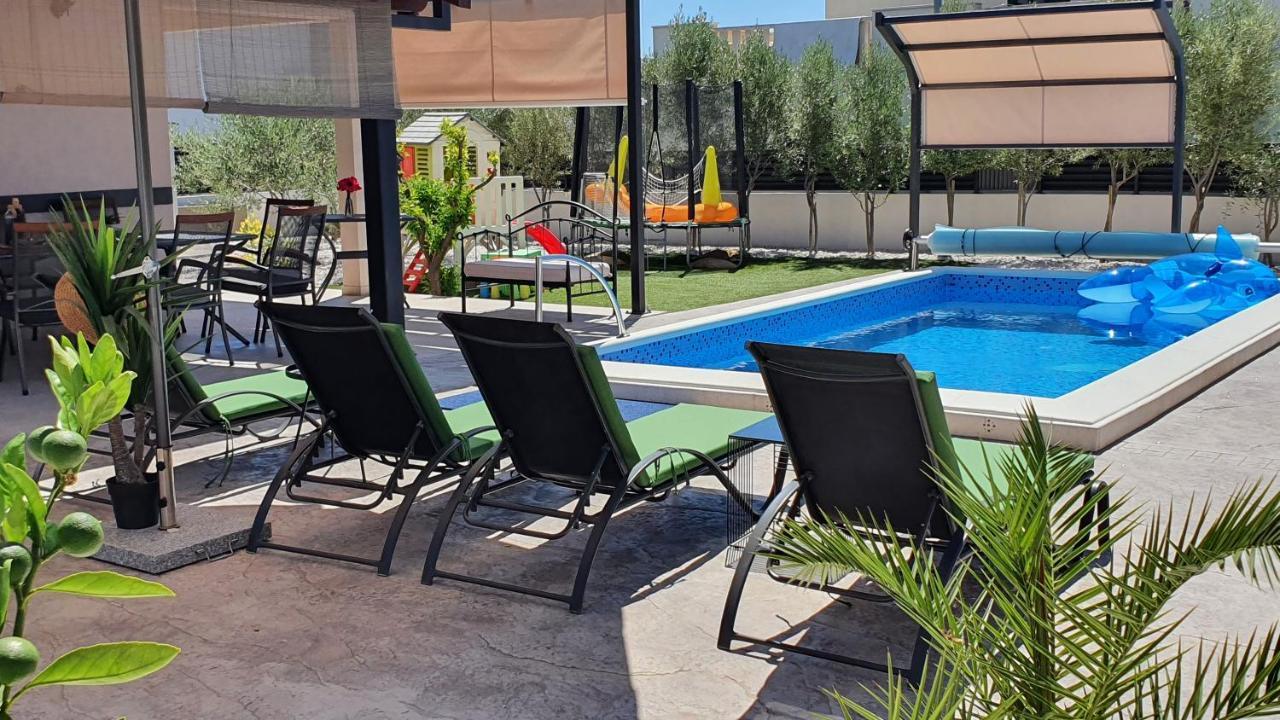 Villa Fides With Private Pool, Garden And Sea View Kaštel Novi 外观 照片
