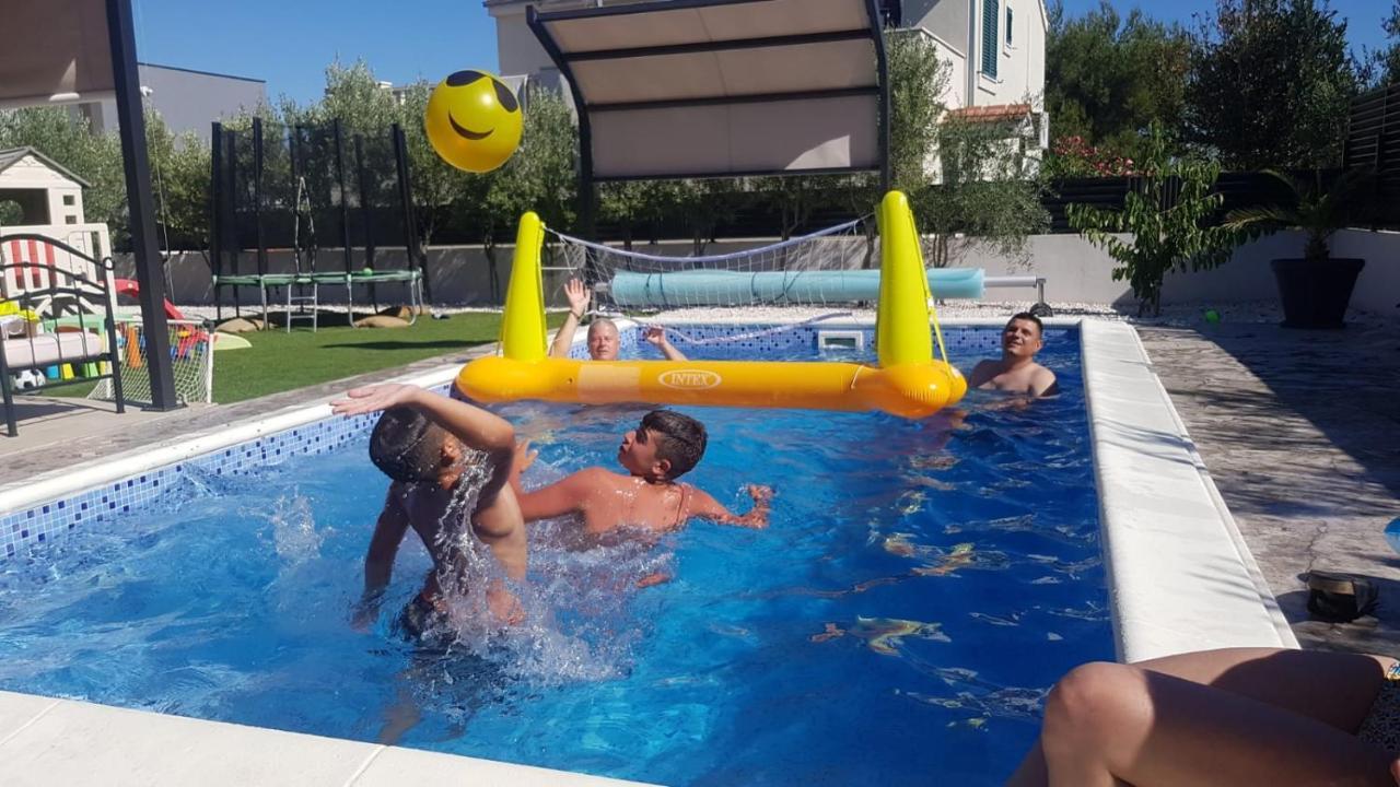 Villa Fides With Private Pool, Garden And Sea View Kaštel Novi 外观 照片
