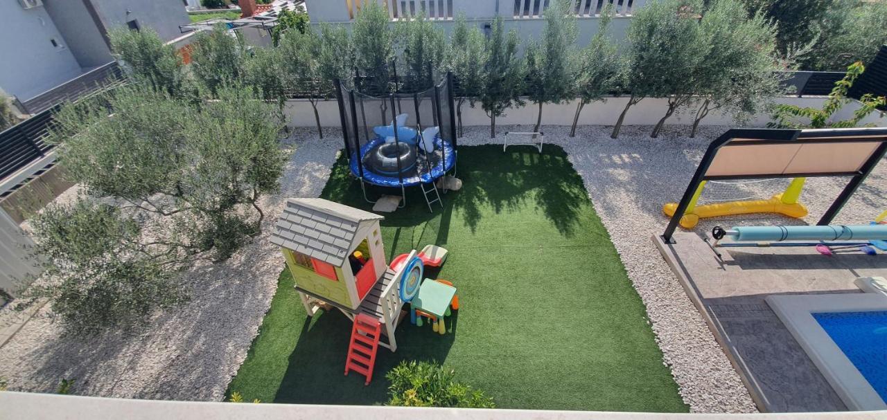 Villa Fides With Private Pool, Garden And Sea View Kaštel Novi 外观 照片