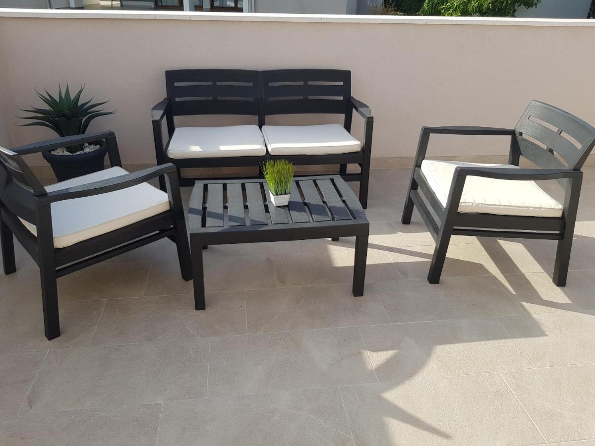 Villa Fides With Private Pool, Garden And Sea View Kaštel Novi 外观 照片
