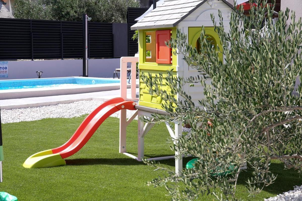 Villa Fides With Private Pool, Garden And Sea View Kaštel Novi 外观 照片