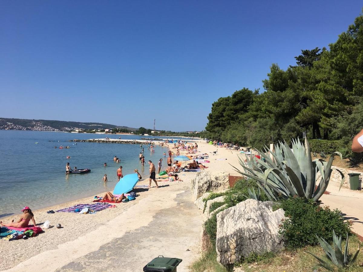 Villa Fides With Private Pool, Garden And Sea View Kaštel Novi 外观 照片