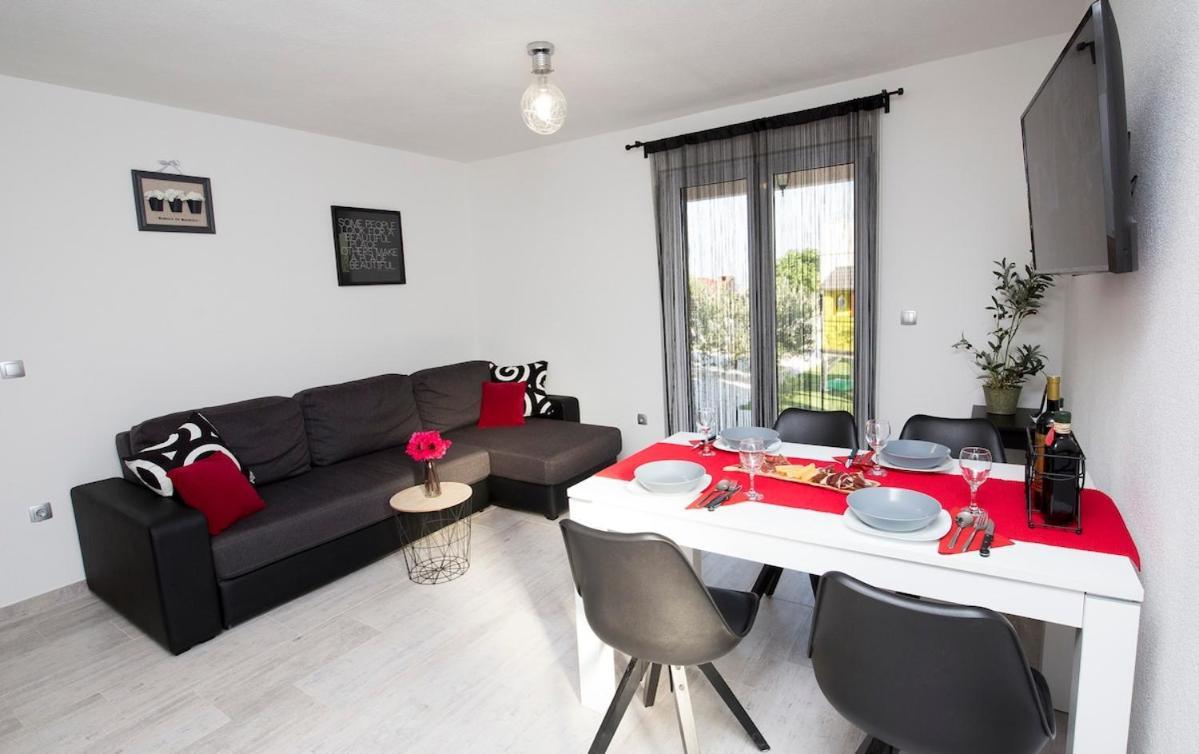 Villa Fides With Private Pool, Garden And Sea View Kaštel Novi 外观 照片