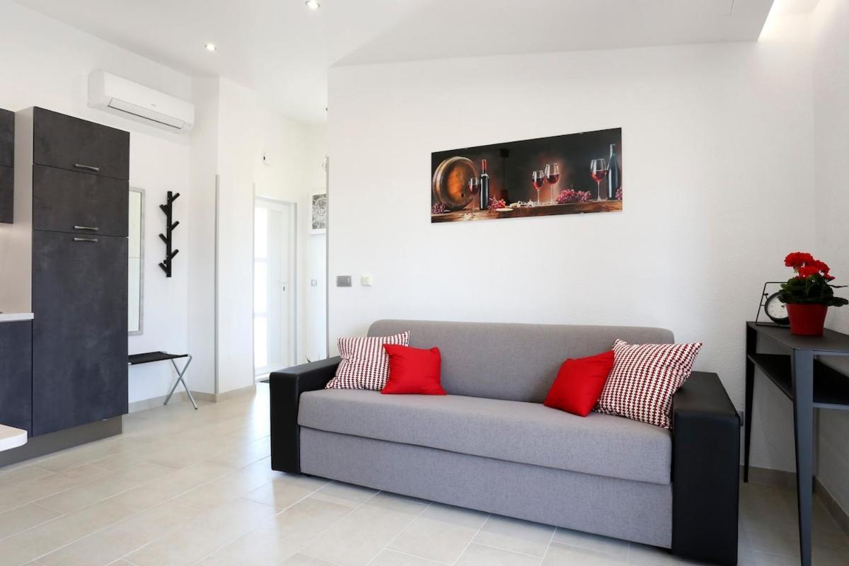 Villa Fides With Private Pool, Garden And Sea View Kaštel Novi 外观 照片