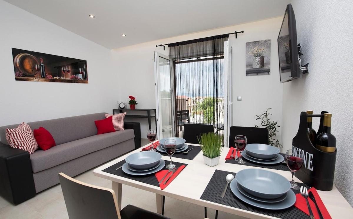 Villa Fides With Private Pool, Garden And Sea View Kaštel Novi 外观 照片
